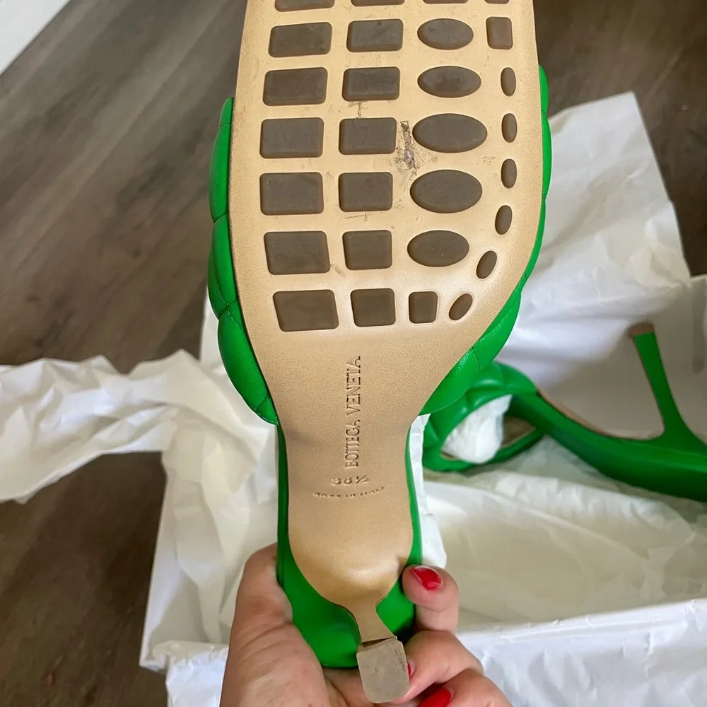 BOTTEGA VENETA
Parakeet Green Quilted Leather Padded Mule Heels Sandals 38 38.5 - Picture 8 of 8
